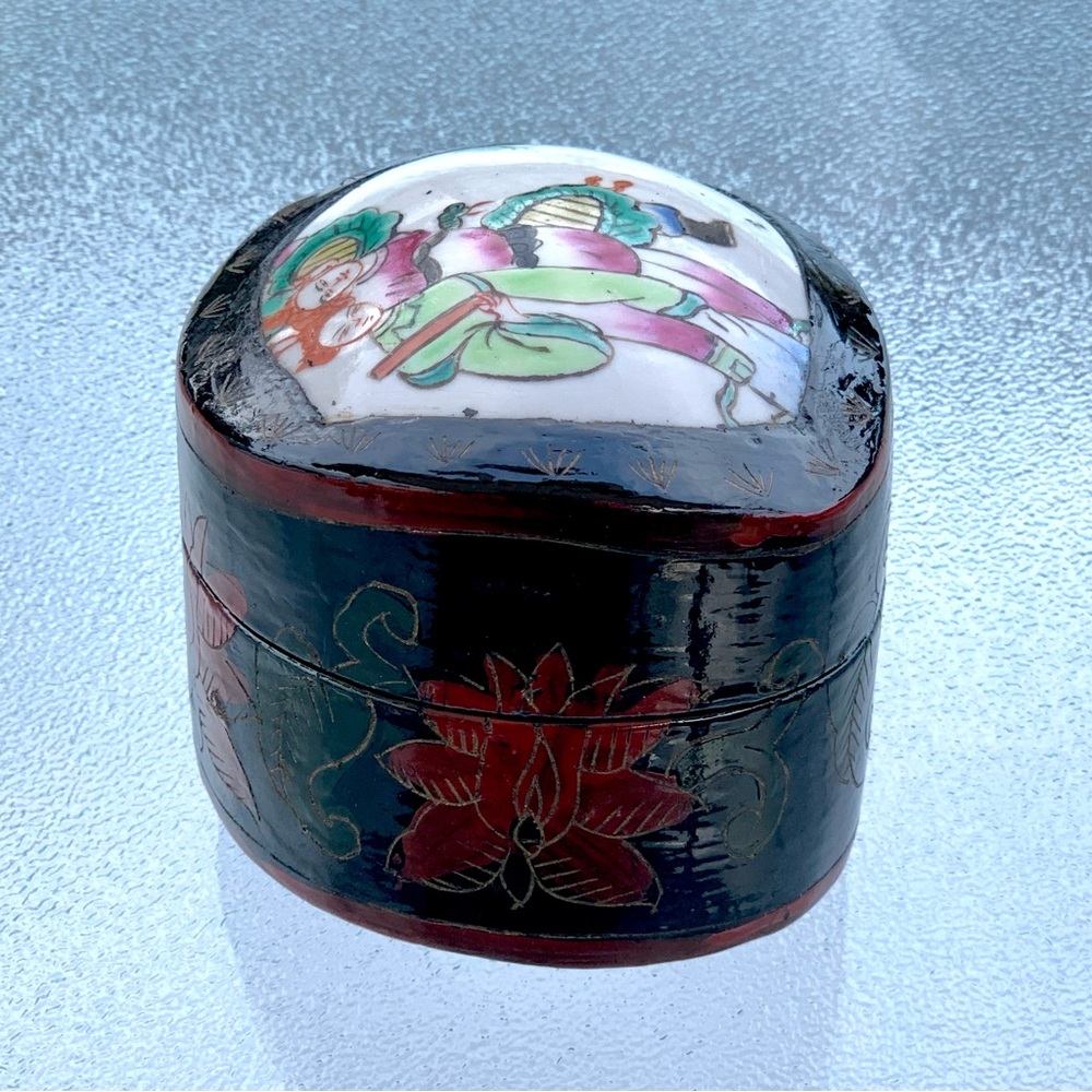 Chinese Lacquer Shard Trinket Box - Picture 3 of 8